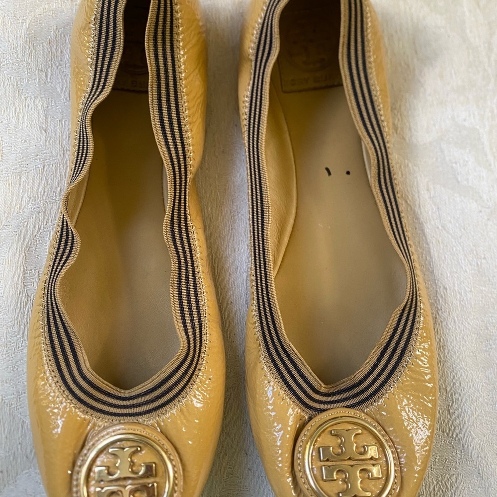 TORY BURCH CAROLINE 2 MUSTARD BALLERINA FLAT GOLD DETAIL